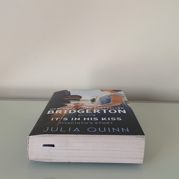 Paperback Bridgerton Book It’s In His Kiss By Julia Quinn Historical Romance - Picture 5 of 7